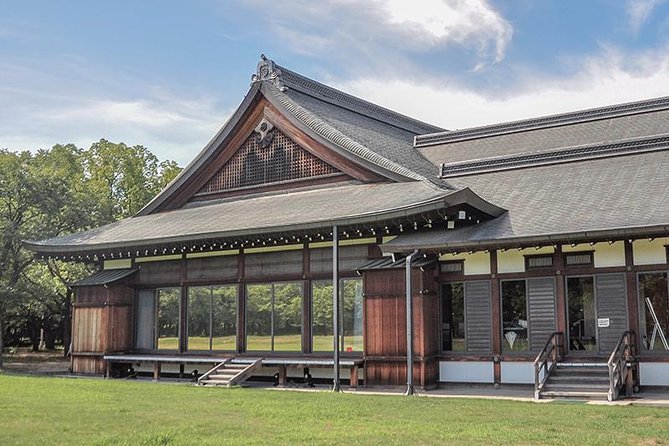 A Tour to Explore the Symbol of Osaka: Osaka Castle - Meeting at Osaka Museum of History: a smart warm-up