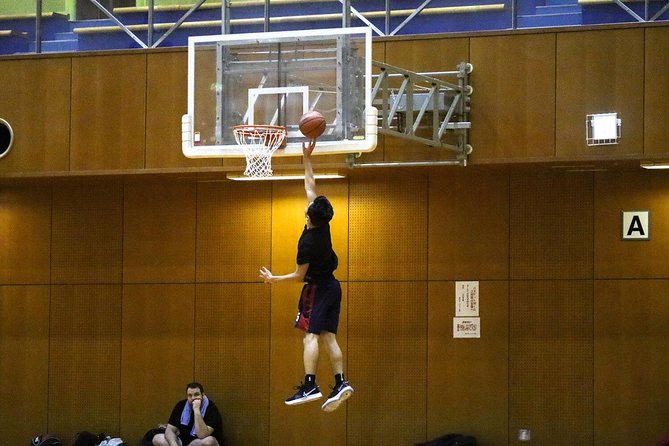 Basketball in Osaka with local players! - Playing with Japanese locals and international friends