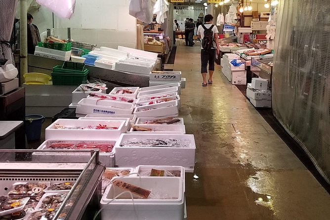 Deep Dive: Osaka Food Markets from Local to Luxurious! - Stop 6: Sennichimae Doguyasuji for Knives, Ceramics, and Kitchen Gear
