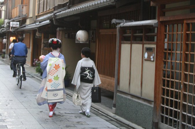Kyoto private tour (Shore excursion available from Osaka or Kobe port) - Stop 4: Gion streets—geiko, maiko, and what you should look for
