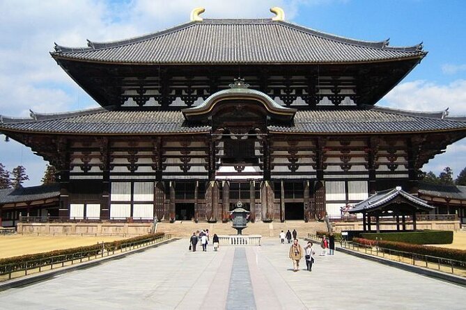 Nara, Todaiji Temple & Kuroshio Market Day BUS Tour from Osaka - From Osaka to Wakayama Castle: the first wow (and the first gamble)