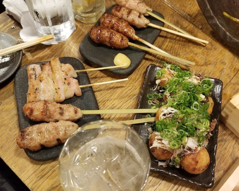 Osaka: Bar-Hopping Night Tour in Namba - The first izakaya lane: kushikatsu and the drink-fueled welcome