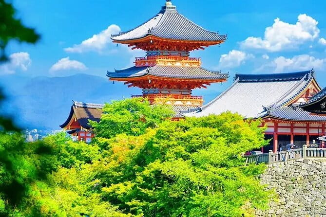 Osaka Castle & Samurai History Walking Tour - Hokoku Shrine: Ending at Toyotomi Hideyoshi’s Memorial