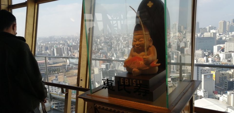 Osaka: Five Must-See Highlights Walking Tour & Ramen Lunch - Kuromon Ichiba Market: A Covered Market Stroll That’s Built for Snacking