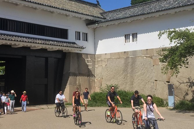 Osaka in a Nutshell: Three hour bike tour - The guide’s role: bilingual commentary, pacing, and real city habits