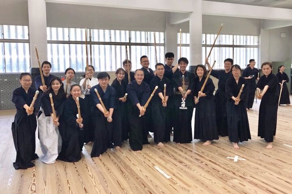 Osaka: Kendo Workshop Experience - Entering 鴫野会館 and settling into dojo quiet