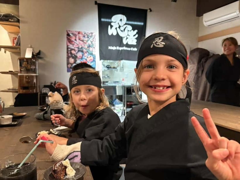Osaka: Ninja Experience Cafe in Dotonbori - Before You Go: Finding the 4th Floor and Handling Costume Changes