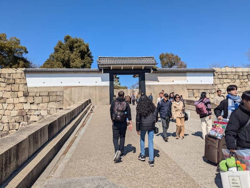 Osaka: Osaka Castle Guided Tour with Local Guide - Edo Period Context: Politics You Can Put into Perspective