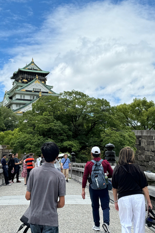 Osaka: Osaka Castle & Historical Museum Guided Tour - Osaka Castle Main Tower Museum: Armor, Art, and the Tower’s Scale
