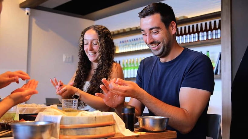 Osaka: Roll and Authentic Sushi Making Class in Dotonbori - Rolling maki in a way you can repeat at home