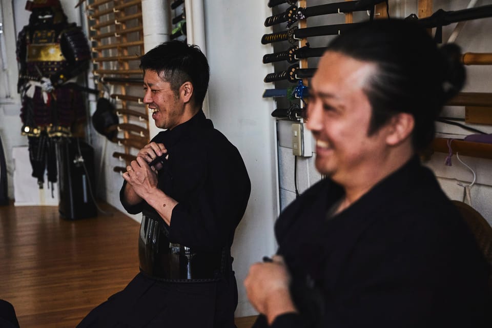 Osaka: Samurai Training Experience KENDO in Osaka - Putting On the Kit: Dōgi, Hakama, Men, Kote, Dō, Tare