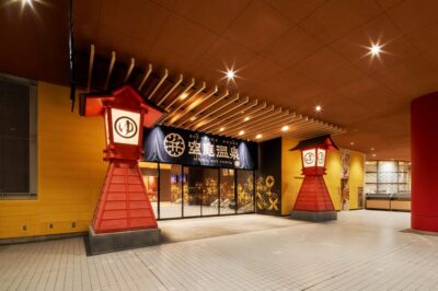 Osaka: Solaniwa Onsen Hot Spring Visit - Entering the rooftop Tenku Garden with torii gates and waterfalls