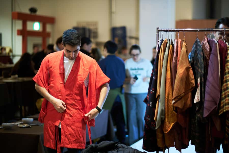 Osaka: Sumo Show & Experience w/ Optional Kimono & Hot Pot - Photos with rikishi: how to get the best souvenir shot