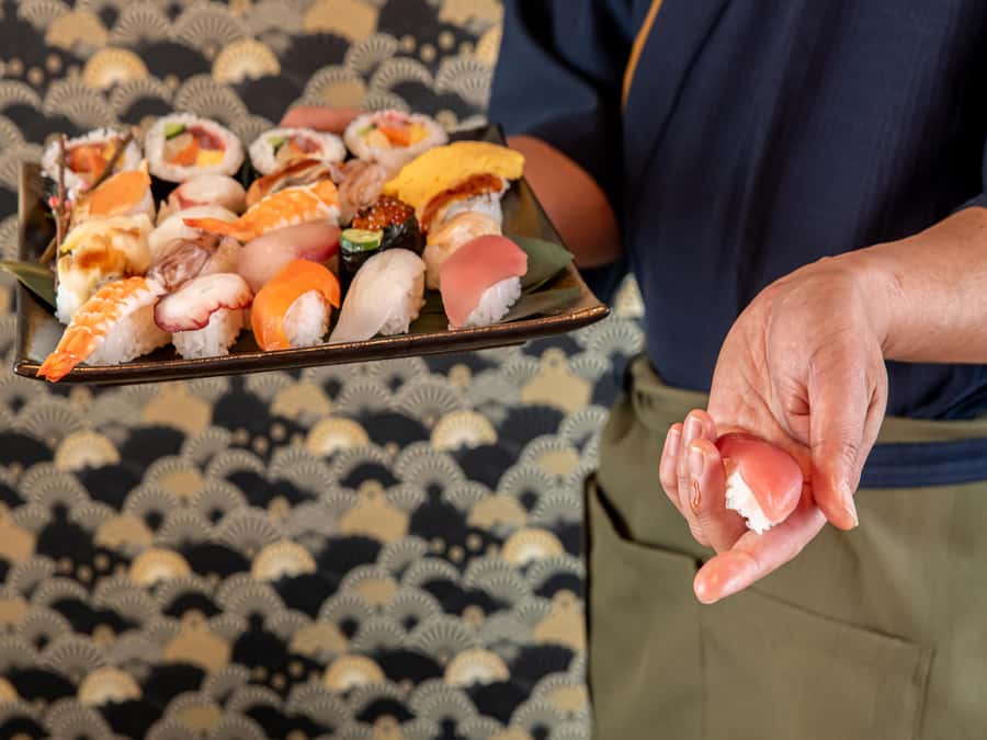 Osaka: Sumo Show & Experience w/ Optional Kimono & Hot Pot - Food truck and drinks on site: keep your night flexible