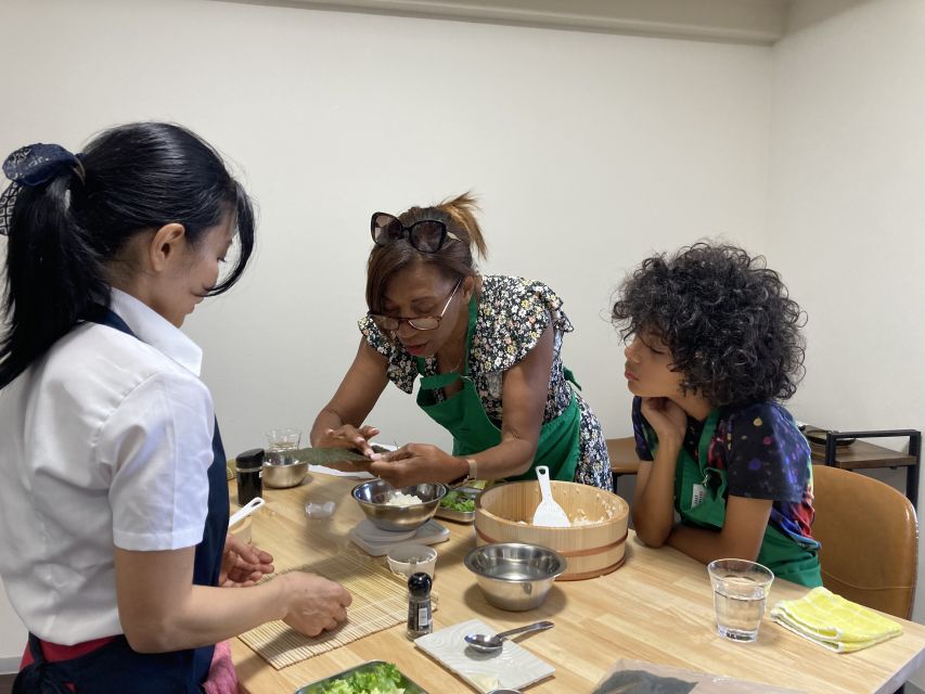 Osaka: Sushi Class in Dotonbori - Key things you’ll notice right away