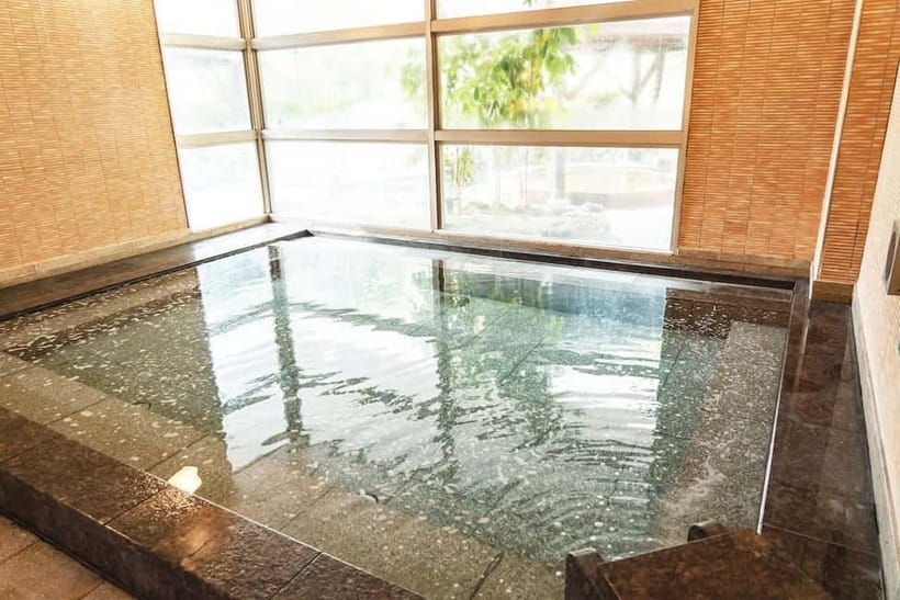 Osaka: Tennen Onsen Naniwa-no-Yu, the famous hot spring spa - The view from the bath: soaking while Osaka goes on without you
