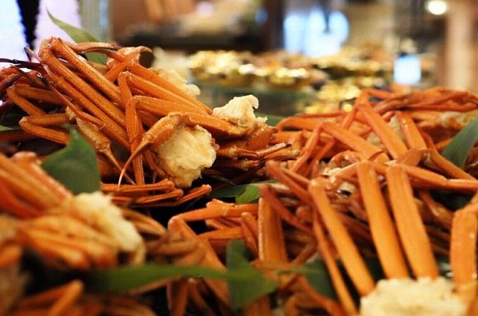 Play with Snow Crab Buffet Lunch and Strawberry Picking Bus Tour - Strawberry picking: the seasonal contrast to snow and seafood