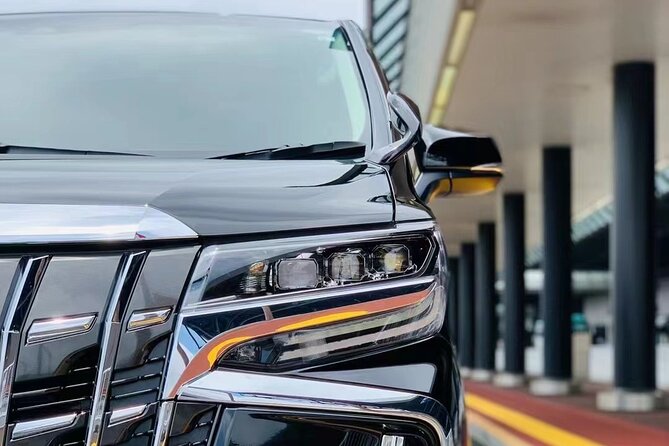 Private departure transfer from central Osaka city to Itami airport (ITM) - Vehicle comfort and group size: sedan to van, A/C included