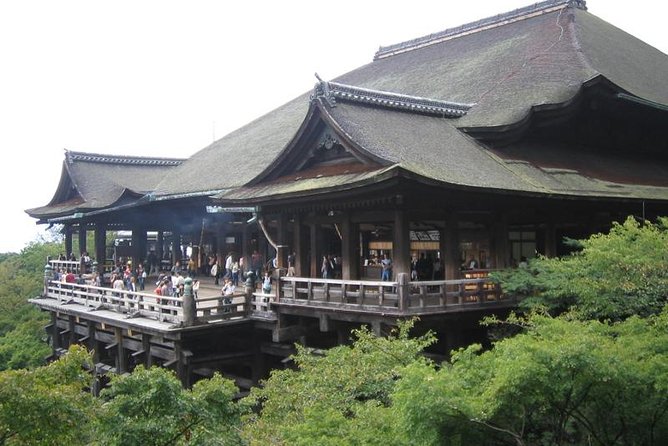 Sagano Romantic Train & Arashiyama, Kiyomizudera, Fushimi Inari Taisha Day Tour - Lunch Choices: Japanese Feast, Buffet, and the Vegetarian Question