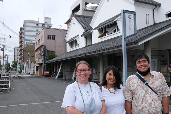 Sakai - Knife Factory and Craft Walking Tour - Stop 1: 八百源来弘堂本店 and cinnamon mochi with a real origin story