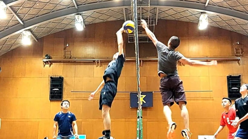 Volleyball in Osaka, Kobe & Kyoto with locals! - How the 2–3 hour session flows: outdoor coordination to indoor court work