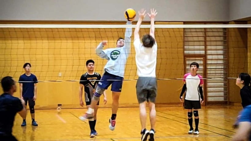 Volleyball in Osaka, Kobe & Kyoto with locals! - Coaching and skill levels: how beginners usually do